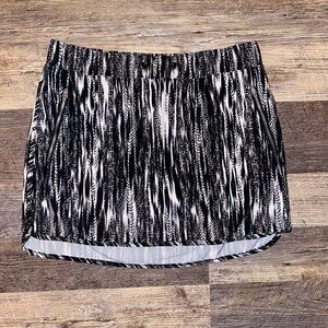 GreenTea Black & White Patterned Mini Skirt